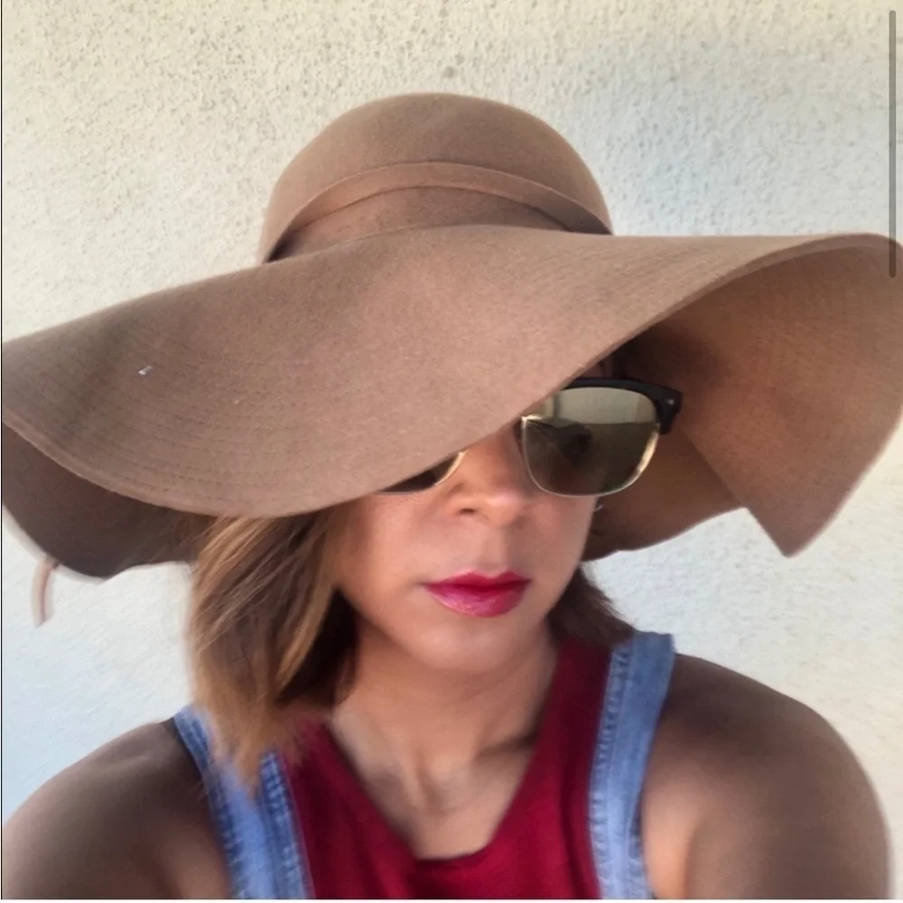 Tan/brown for all season hat 100% Australia wool